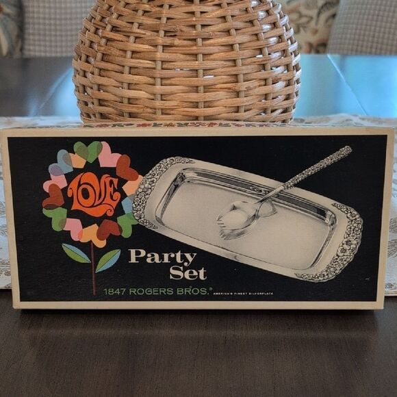 1847 Rogers Bros. Silverplate Party Set Relish Tray & Spoon In Original Box - Picture 2 of 12